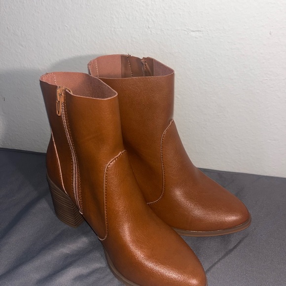 Universal Thread/ Cleo Boots Block - Picture 5 of 9